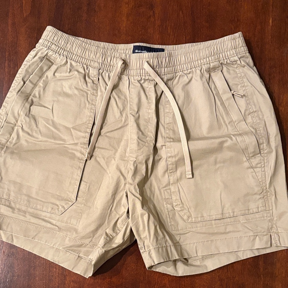 Abercrombie & Fitch Beige Cargo Shorts